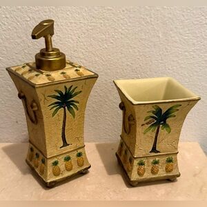 2 bathroom accessories. Liquid soap dispenser & cup. Palm Tree 🌴& pineapples 🍍